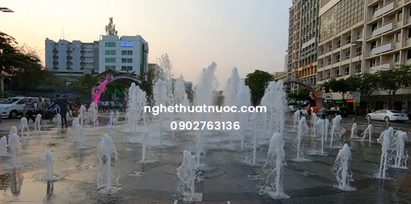 Đài phun nước tại phố đi bộ Nguyễn Huệ