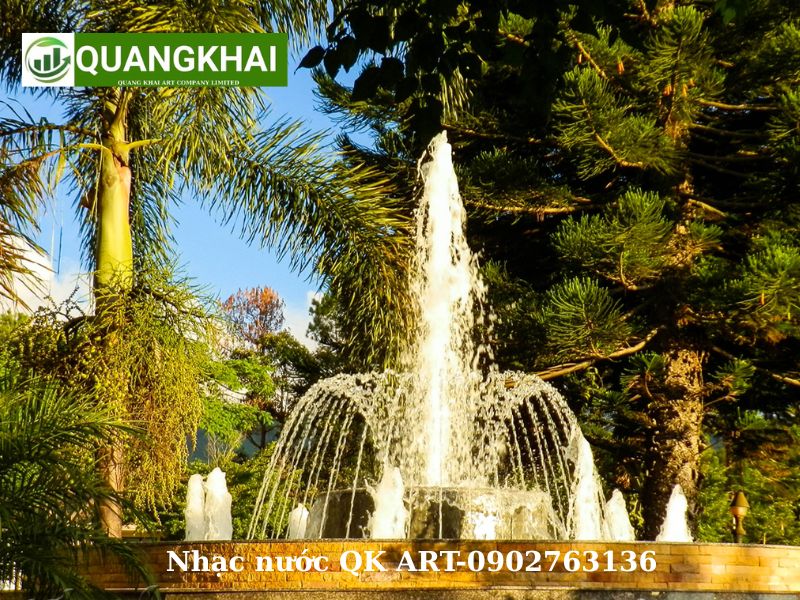 Mẫu Đài Phun Nước Hình Tròn: Ý nghĩa phong thủy & Tư vấn thiết kế Hệ thống đài phun nước hình tròn lắp đặt tại không gian sân vườn xanh mát.