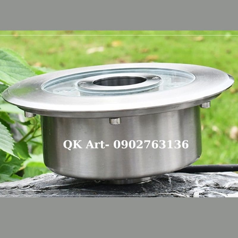 Đèn led âm nước có lỗ để gắn vòi phun