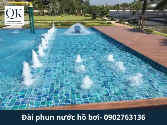 Thi Công Đài Phun Nước Trong Hồ Bơi Mini: Nghệ Thuật Và Kỹ Thuật Tối Ưu Minh họa hiệu ứng đài phun nước hồ bơi tạo điểm nhấn thẩm mỹ sinh động cho không gian biệt thự.