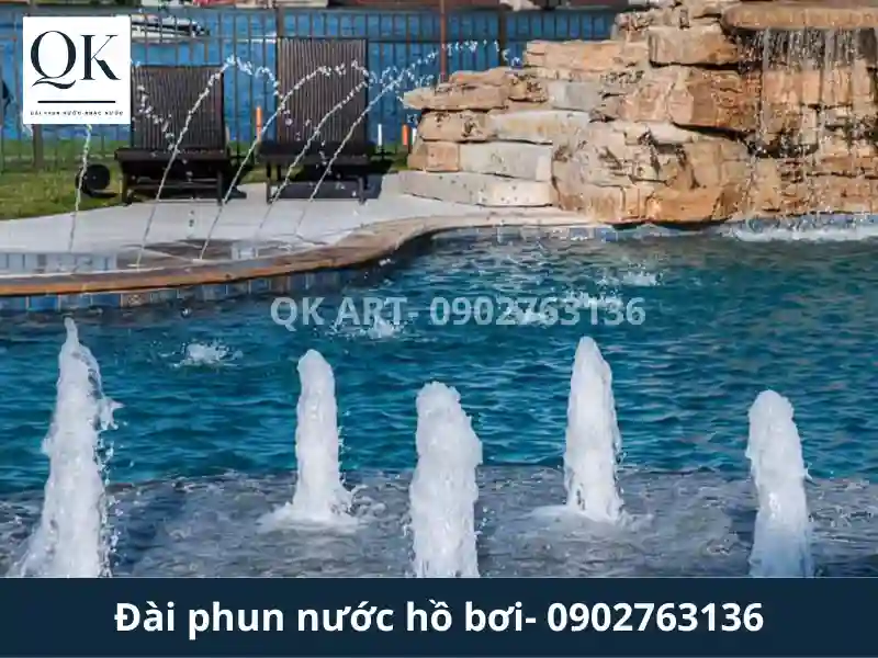 Thi Công Đài Phun Nước Trong Hồ Bơi Mini: Nghệ Thuật Và Kỹ Thuật Tối Ưu Hình ảnh minh họa giải pháp thi công đài phun nước nghệ thuật chuyên nghiệp trong hồ bơi biệt thự mini.