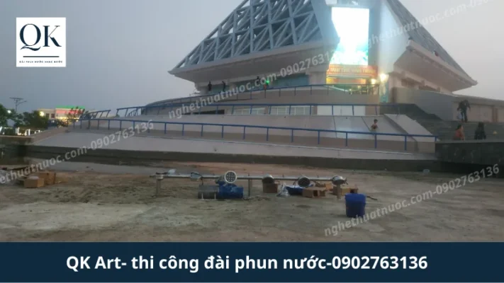 THI CÔNG ĐÀI PHUN NƯỚC NGHỆ THUẬT TRỌN GÓI Kỹ thuật viên QK Art lắp đặt thiết bị đài phun nước tại Bảo tàng tỉnh Ninh Thuận